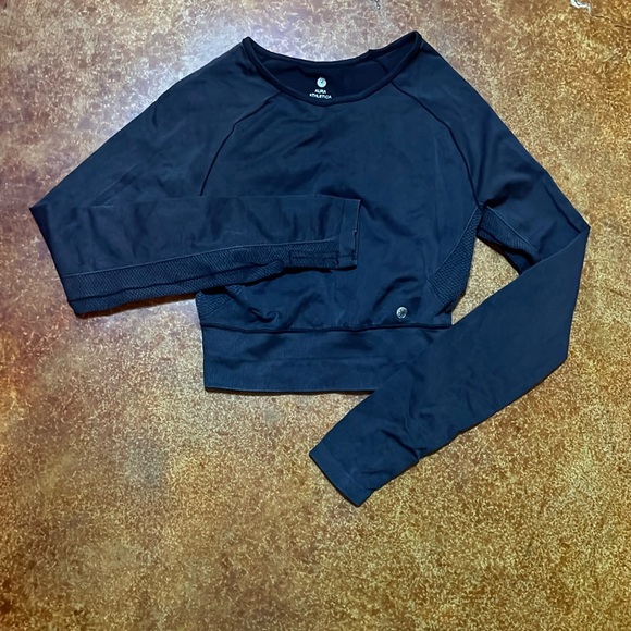 Aura Tops - Long sleeve crop top